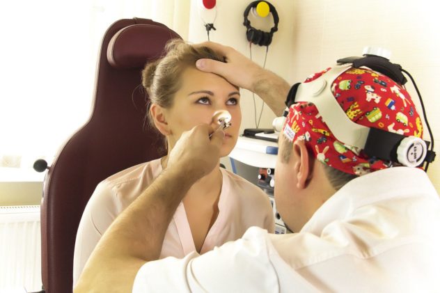 При соплях не физиологичного цвета обратитесь к доктору