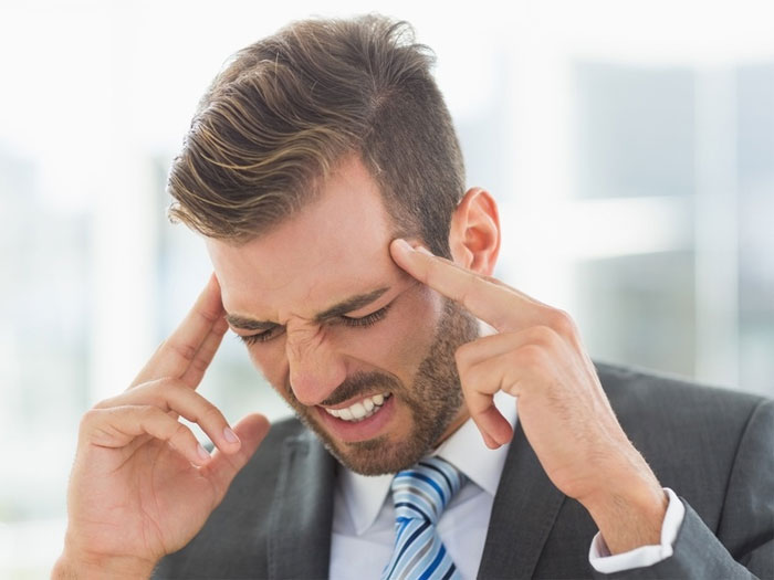 Отвечая на вопрос, почему болит голова от спиртного, нельзя не упомянуть о косвенных причинах возникновения головной боли болит голова после пьянки