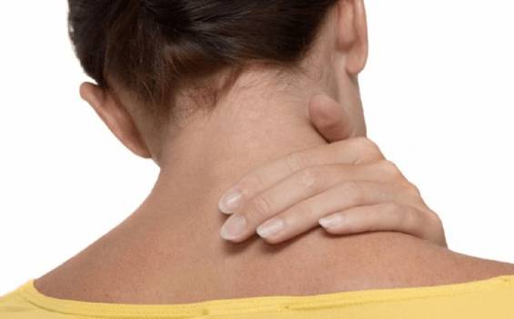 Тянет затылок болит и кружится голова