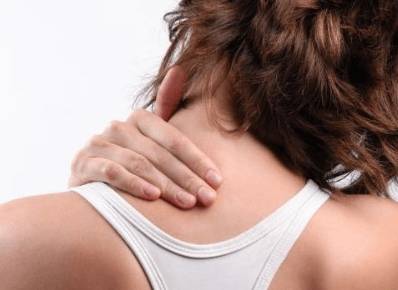 болит голова и отдает в шею с левой стороны болит плечо и рука