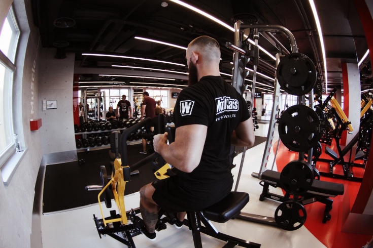 Болит спина между лопатками как жжет