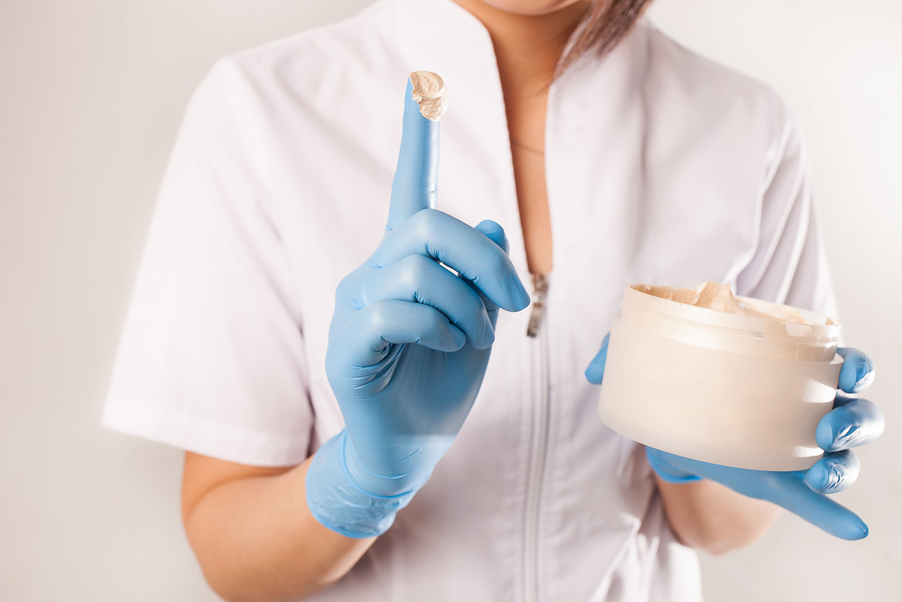 Мазь от болей в спине на основе пчелиного яда