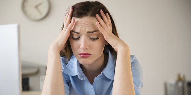 чем-то озадачена накрашенные губы