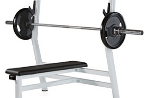 при жиме лежа болит спина